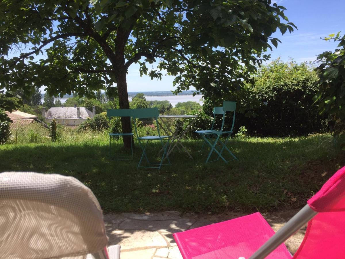 Appartement Avec Vue Panoramique Sur L'Estuaire De La Gironde Plassac  Exterior photo