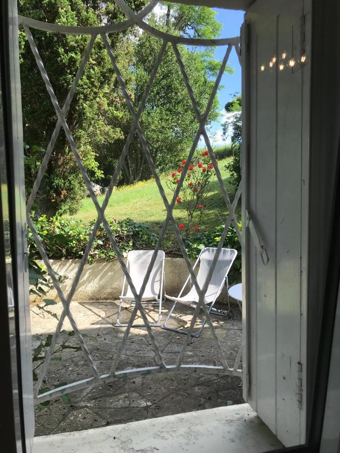 Appartement Avec Vue Panoramique Sur L'Estuaire De La Gironde Plassac  Exterior photo
